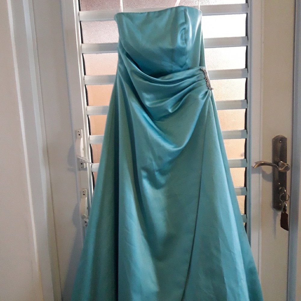 SALE 🔥David's Bridal strapless long dres